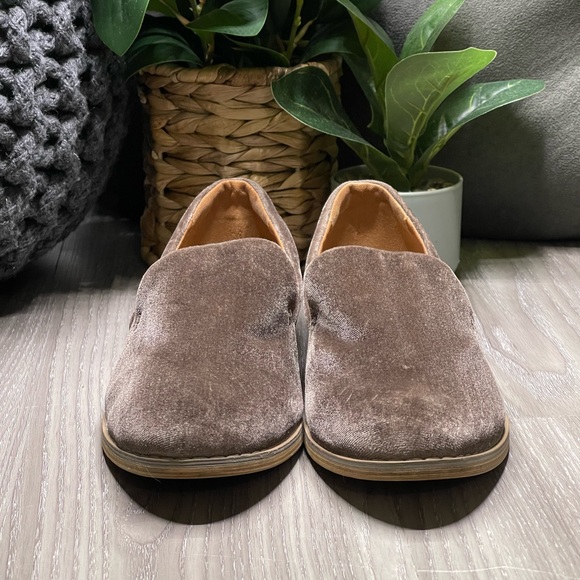 Indigo Rd. Tan Velvet Loafers - Picture 3 of 8